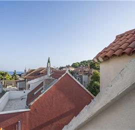 4-5 bedroom villa with Split City and Sea Views sleeps 8-10